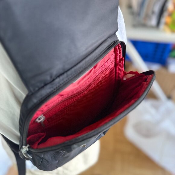 Sling Bag Backpack Tumi Tech Barse Basecamp Transit  Black with Red Interior - Picture 8 of 13